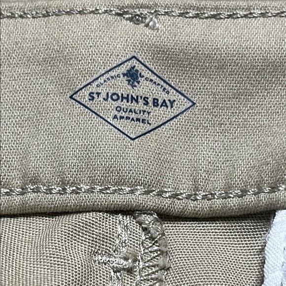 St. John's Bay MIDRISE CAPRI, EASY FIT HIKING, WOMEN SIZE 16 - Picture 3 of 11